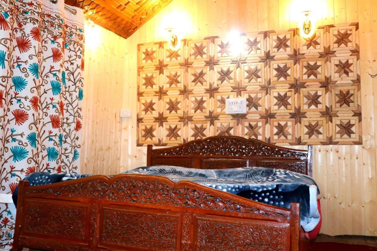 House Boat New Pala Palace Srīnagar Exterior foto